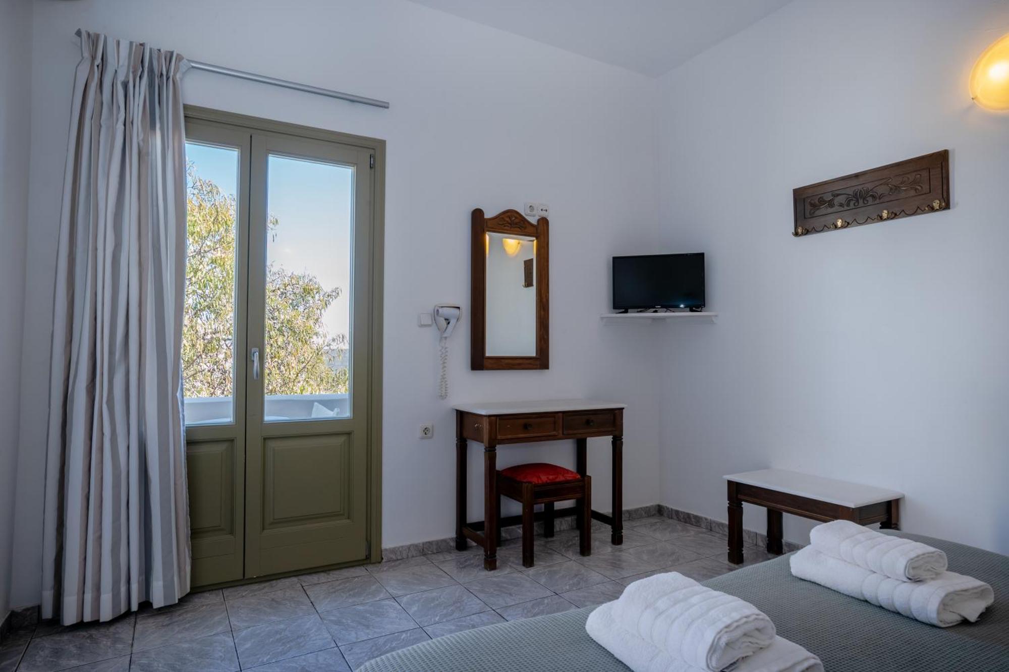 Aldea Hotel Karterados  Buitenkant foto